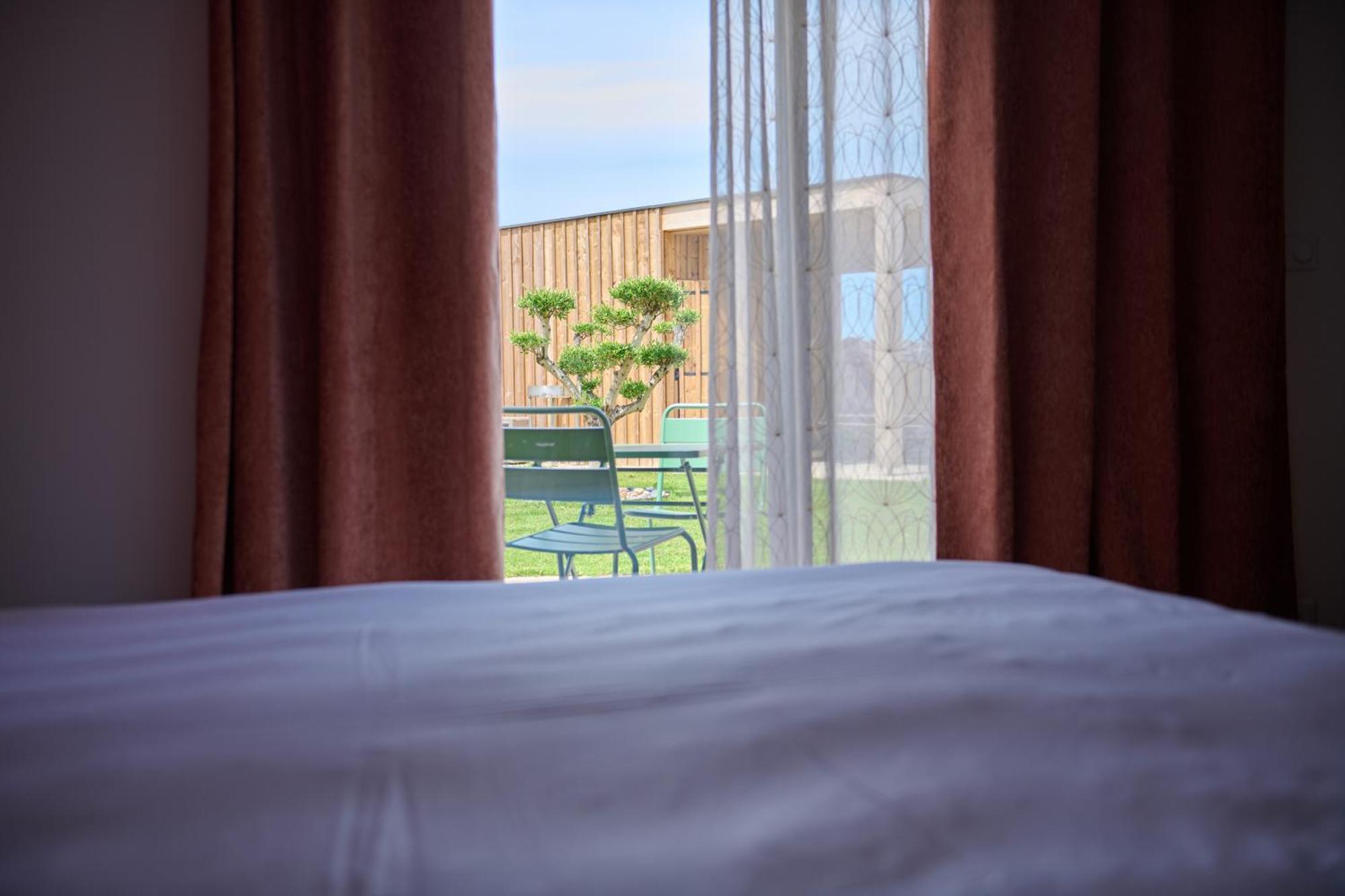 Le Repaire Lagardere Bed and Breakfast Lussac  Buitenkant foto