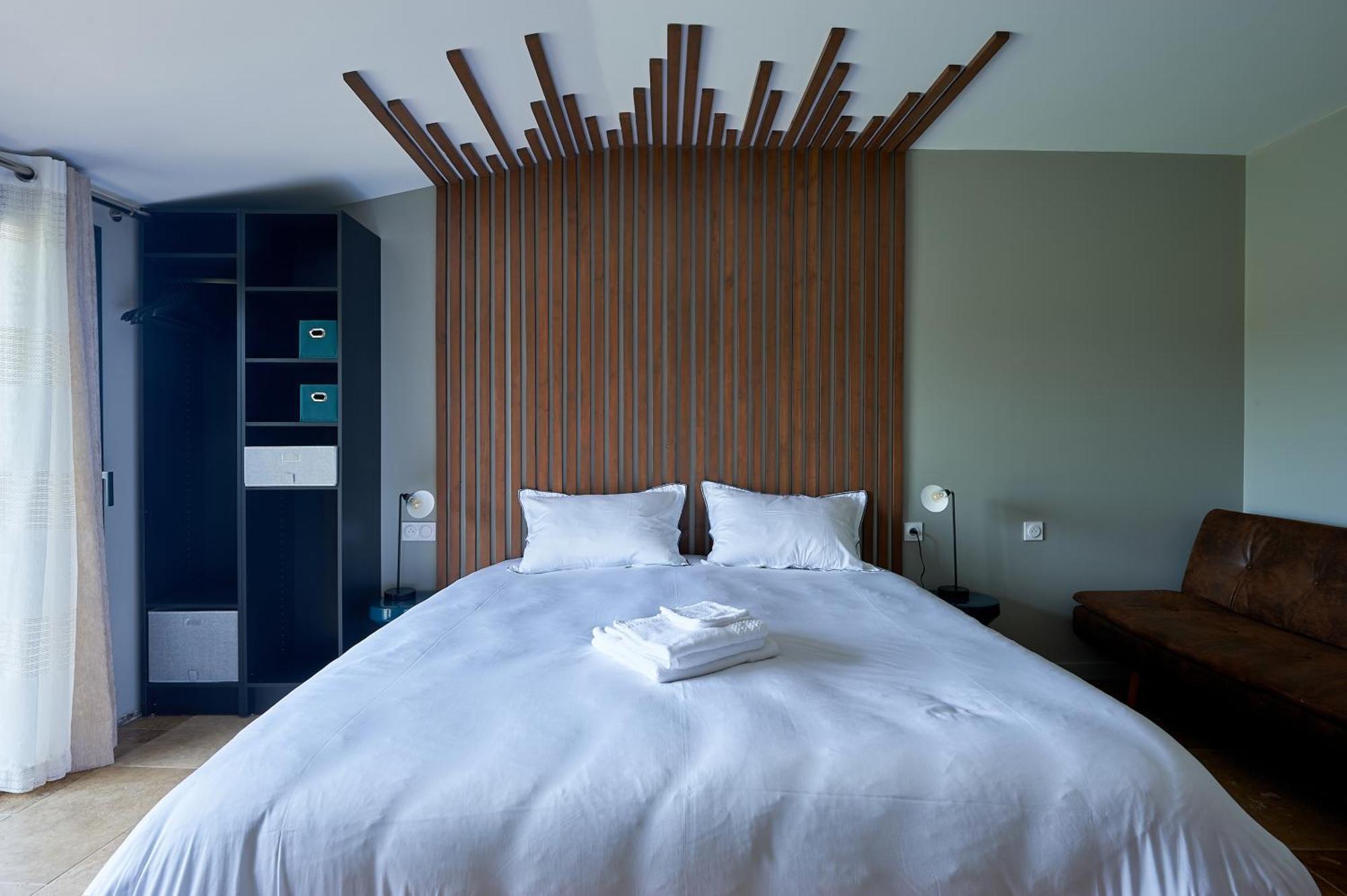 Le Repaire Lagardere Bed and Breakfast Lussac  Buitenkant foto