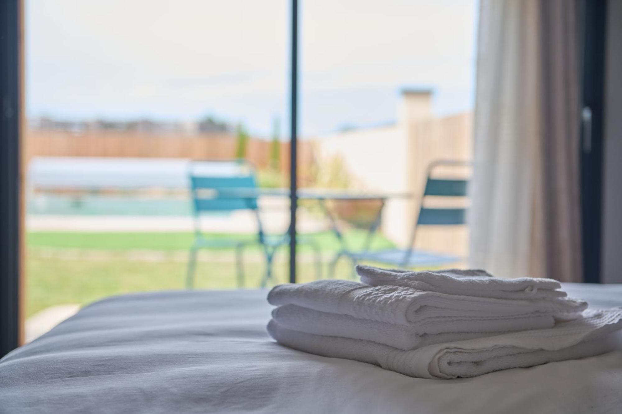 Le Repaire Lagardere Bed and Breakfast Lussac  Buitenkant foto