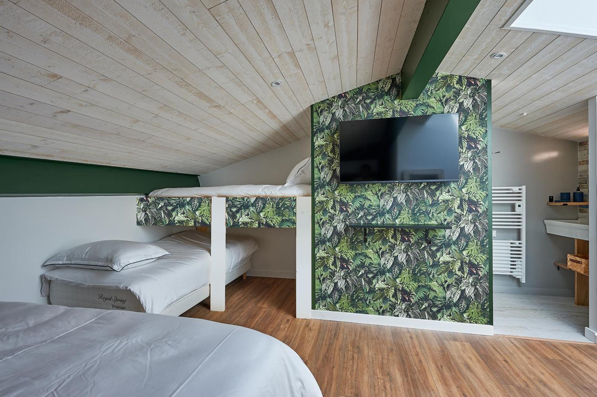 Le Repaire Lagardere Bed and Breakfast Lussac  Buitenkant foto