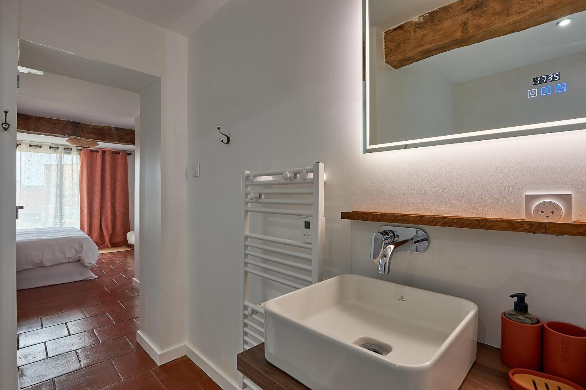 Le Repaire Lagardere Bed and Breakfast Lussac  Buitenkant foto