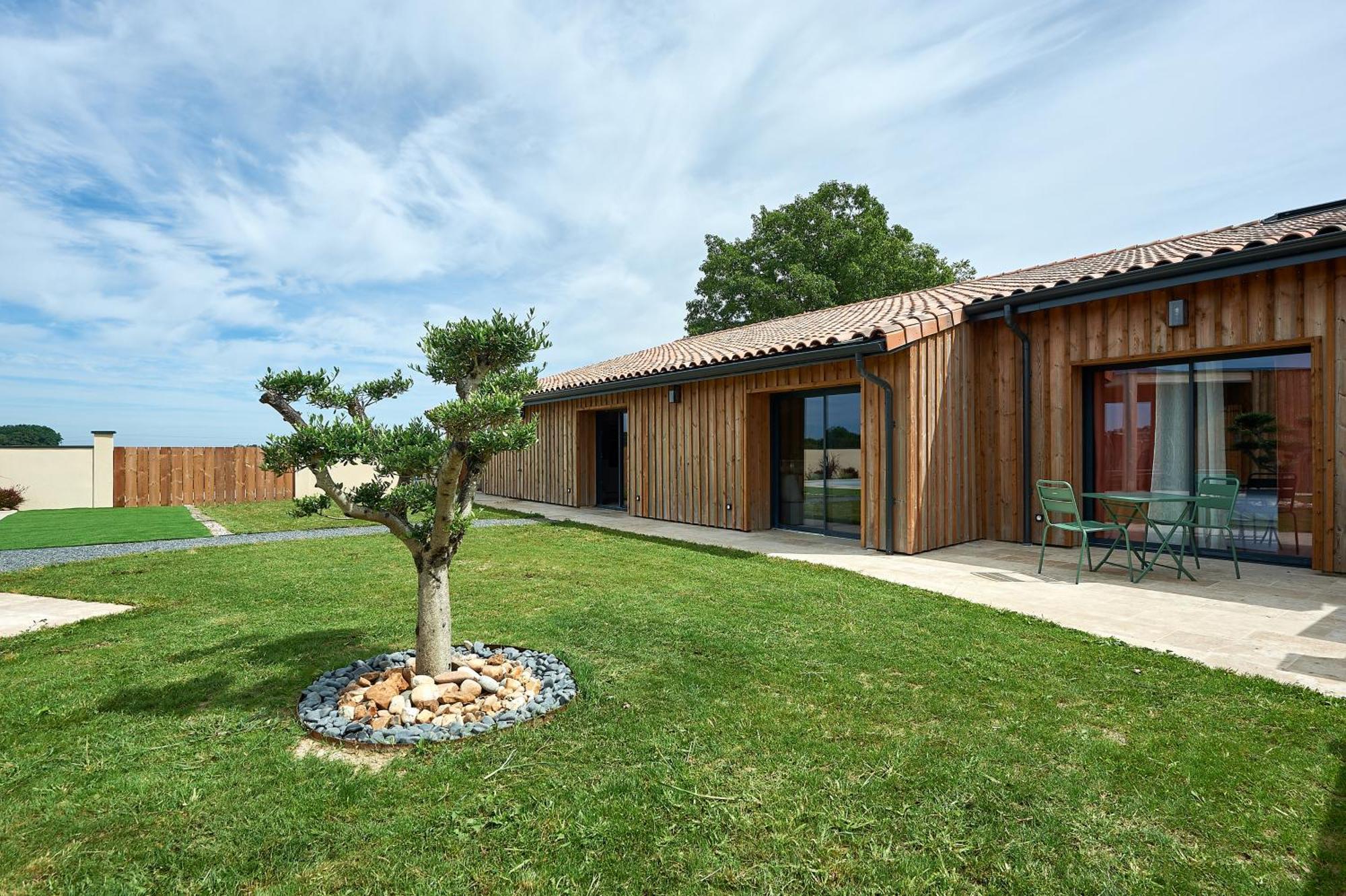 Le Repaire Lagardere Bed and Breakfast Lussac  Buitenkant foto