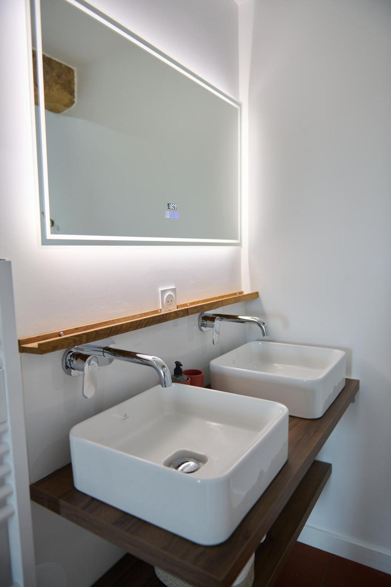 Le Repaire Lagardere Bed and Breakfast Lussac  Buitenkant foto