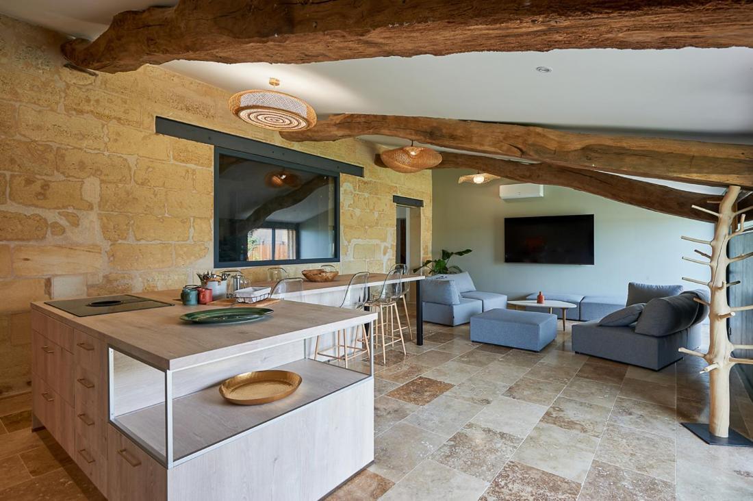Le Repaire Lagardere Bed and Breakfast Lussac  Buitenkant foto