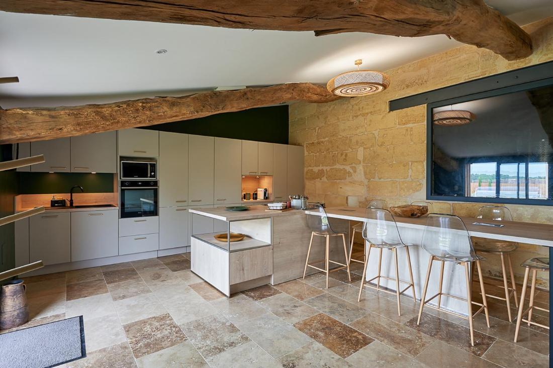 Le Repaire Lagardere Bed and Breakfast Lussac  Buitenkant foto